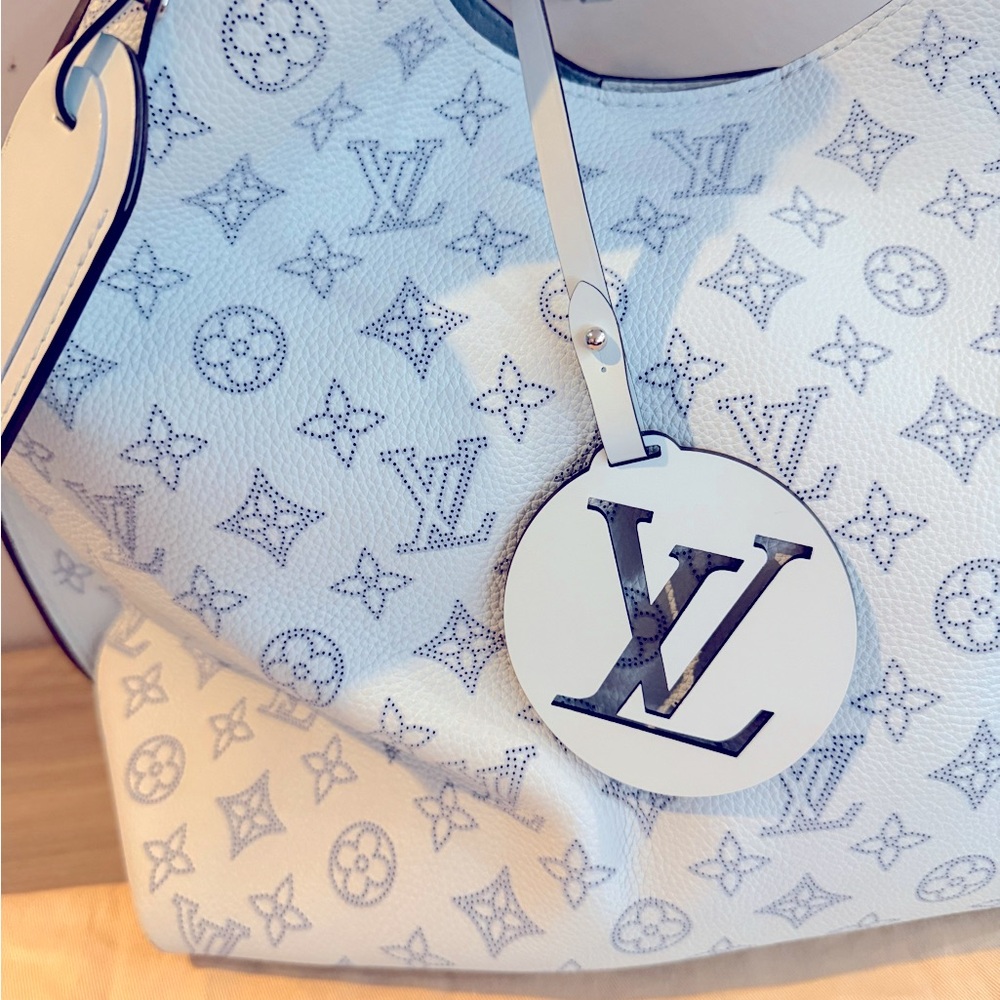 Louis Vuitton Carmel Mahina Hobo with matching Wallet